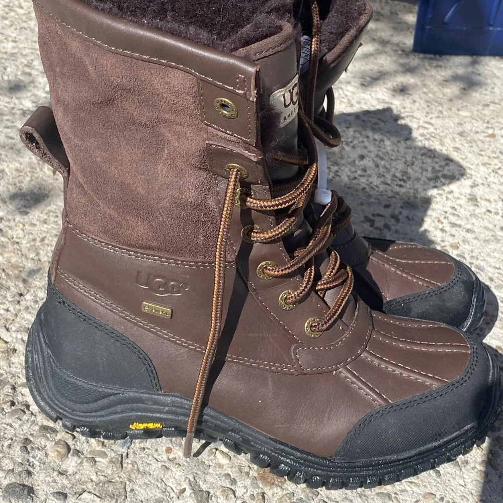 UGG Men's 6 Chocolate and Ebony Snow Boots